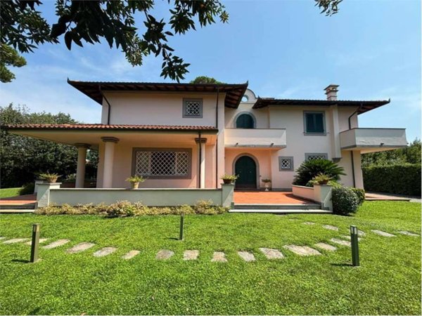 casa indipendente in vendita a Forte dei Marmi in zona Vittoria Apuana
