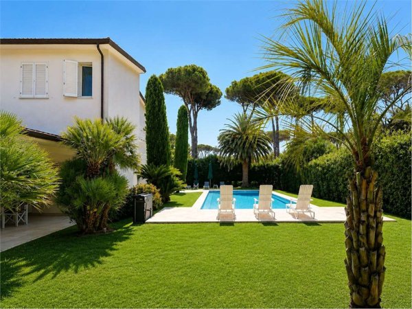 casa indipendente in vendita a Forte dei Marmi in zona Roma Imperiale