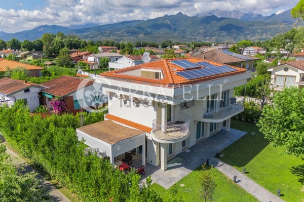 casa indipendente in vendita a Forte dei Marmi