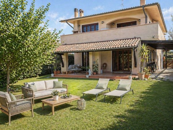casa indipendente in vendita a Forte dei Marmi