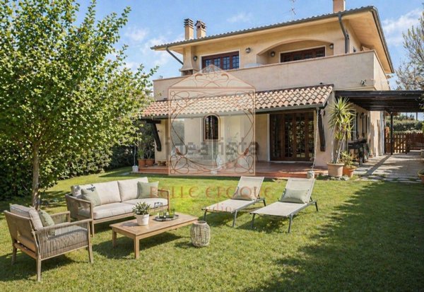 casa indipendente in vendita a Forte dei Marmi in zona Vittoria Apuana