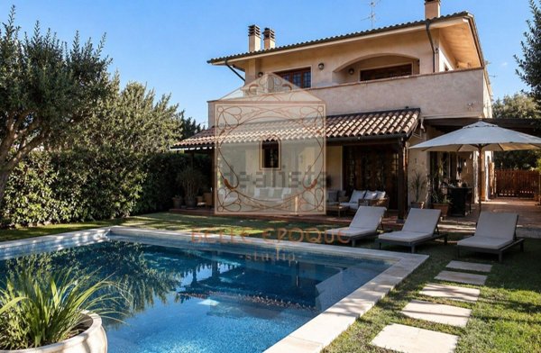 casa indipendente in vendita a Forte dei Marmi in zona Vittoria Apuana