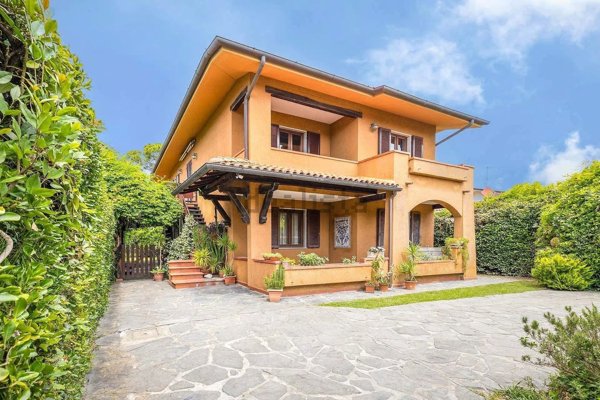 casa indipendente in vendita a Forte dei Marmi