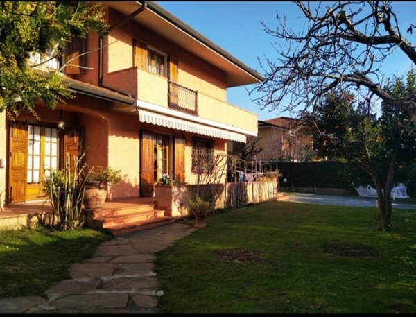 casa indipendente in vendita a Forte dei Marmi