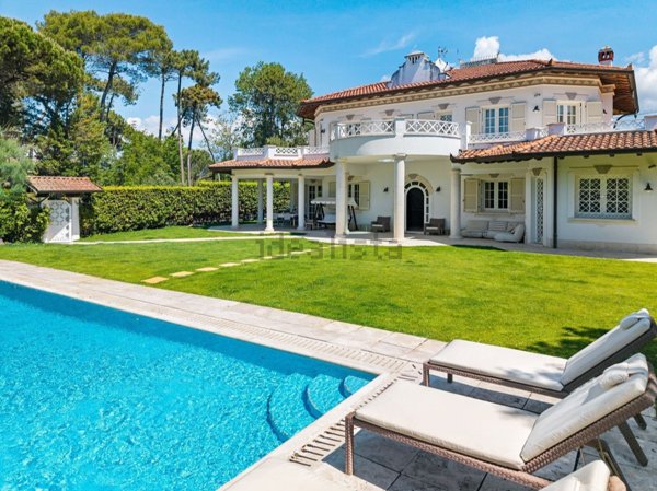 casa indipendente in vendita a Forte dei Marmi