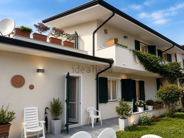 casa indipendente in vendita a Forte dei Marmi