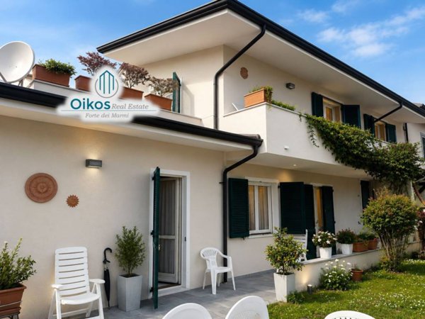 casa indipendente in vendita a Forte dei Marmi