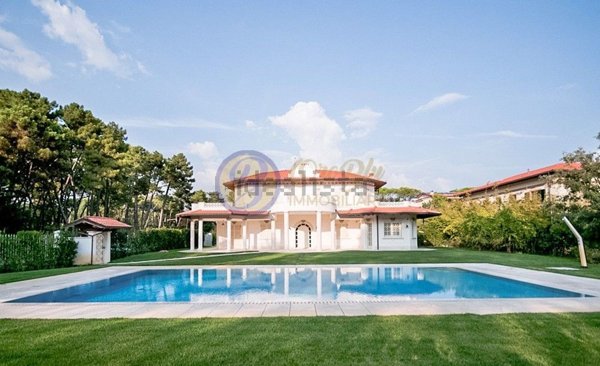 casa indipendente in vendita a Forte dei Marmi in zona Vittoria Apuana