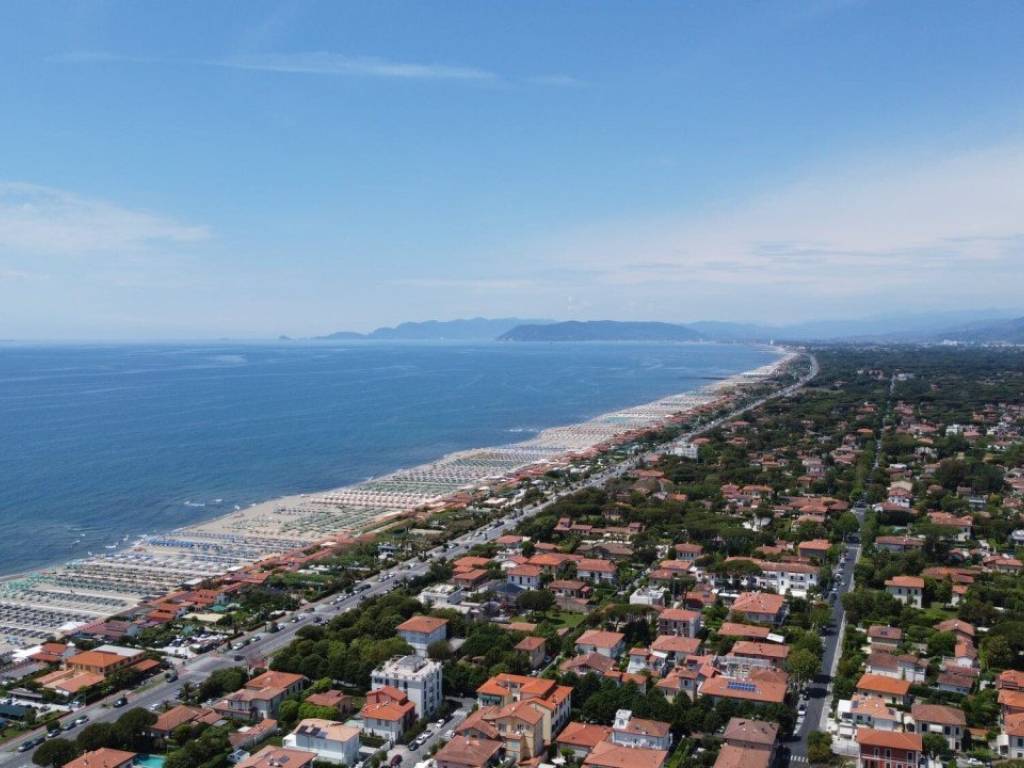 negozio in vendita a Forte dei Marmi in zona Vittoria Apuana