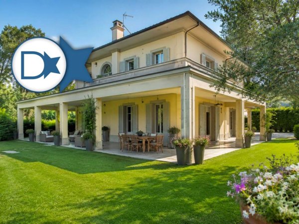 casa indipendente in vendita a Forte dei Marmi in zona Roma Imperiale