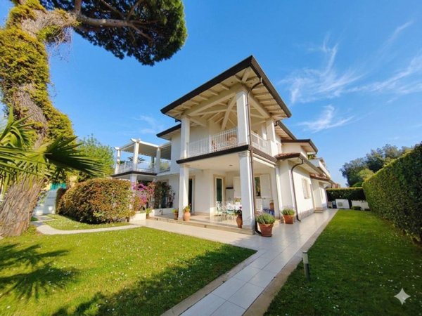 casa indipendente in vendita a Forte dei Marmi