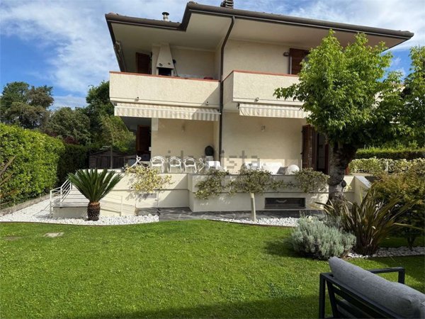 casa indipendente in vendita a Forte dei Marmi