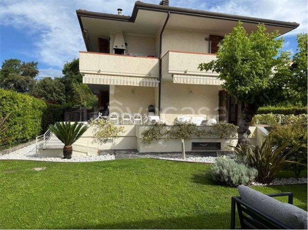 casa indipendente in vendita a Forte dei Marmi in zona Vittoria Apuana
