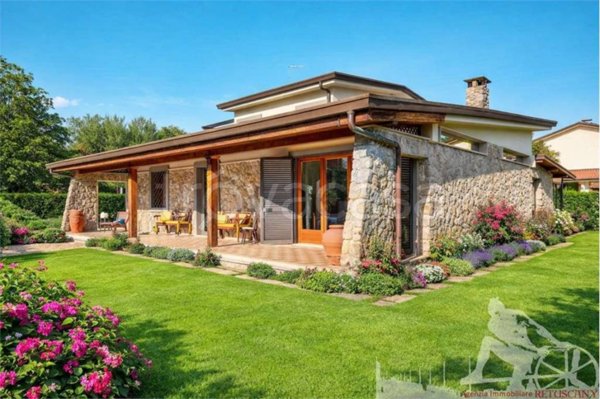 casa indipendente in vendita a Forte dei Marmi in zona Vittoria Apuana