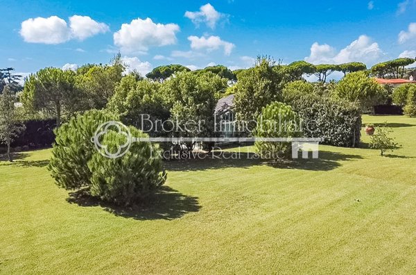 casa indipendente in vendita a Forte dei Marmi in zona Roma Imperiale