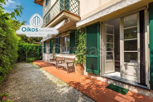 appartamento in vendita a Forte dei Marmi in zona Roma Imperiale