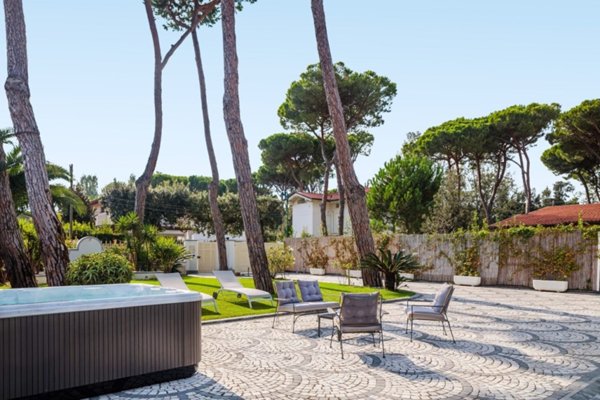 casa indipendente in vendita a Forte dei Marmi in zona Vittoria Apuana