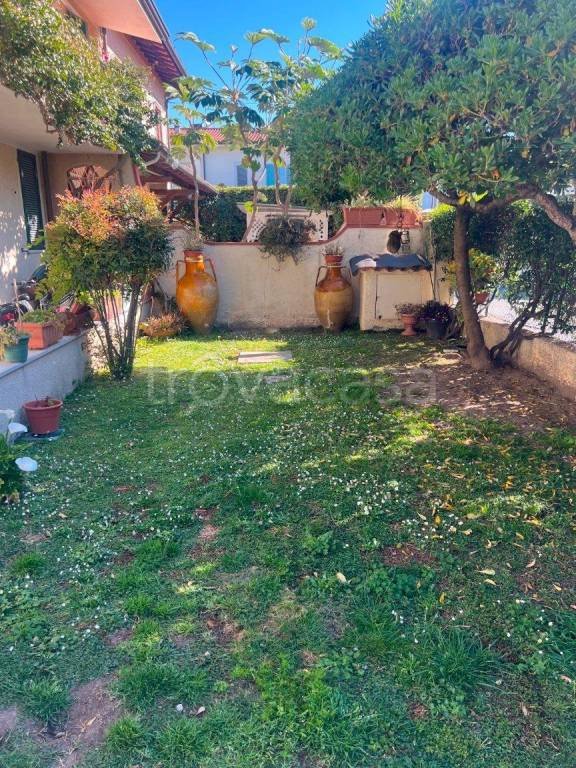 casa indipendente in vendita a Forte dei Marmi