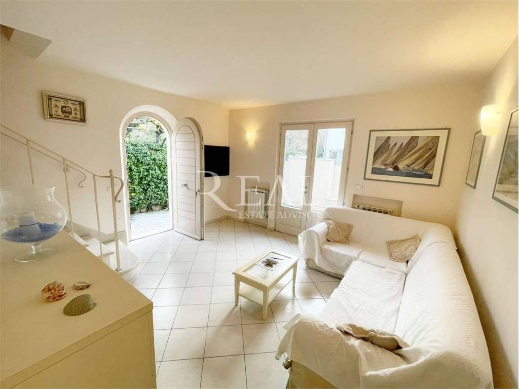 casa indipendente in vendita a Forte dei Marmi in zona Vittoria Apuana