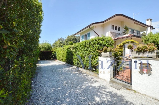 casa indipendente in vendita a Forte dei Marmi in zona Vittoria Apuana
