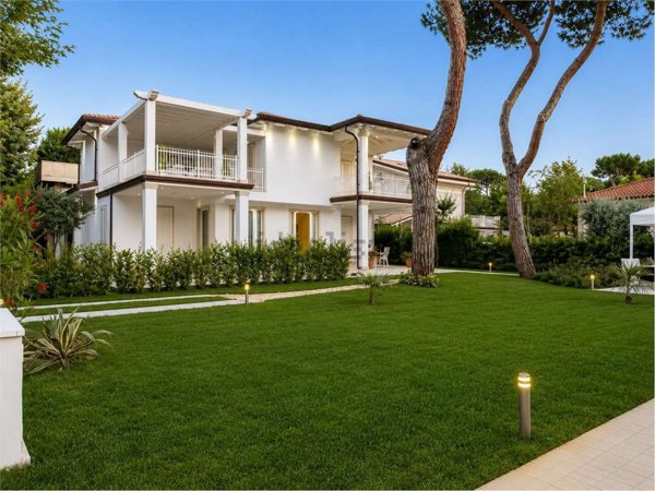 casa indipendente in vendita a Forte dei Marmi