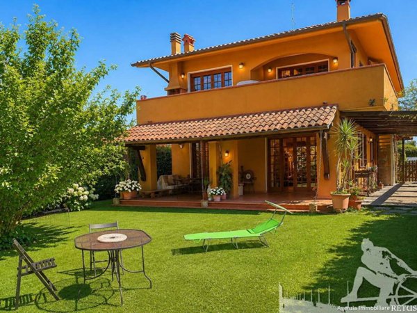 casa indipendente in vendita a Forte dei Marmi