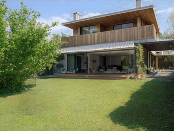 casa indipendente in vendita a Forte dei Marmi in zona Vittoria Apuana