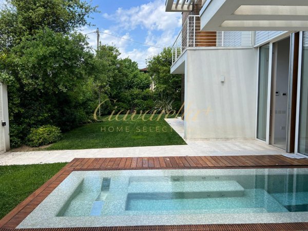 casa indipendente in vendita a Forte dei Marmi
