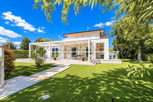 casa indipendente in vendita a Forte dei Marmi