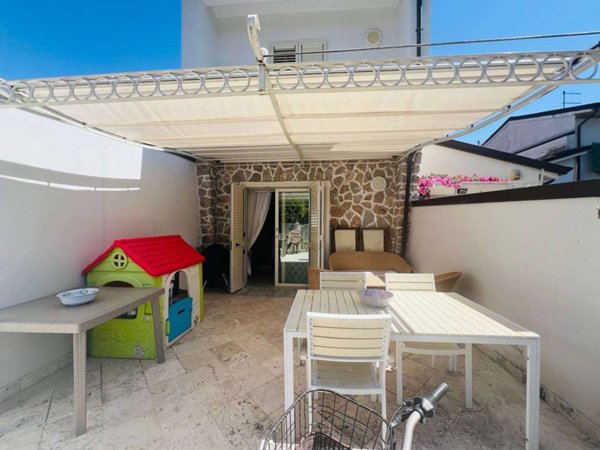 casa indipendente in vendita a Forte dei Marmi in zona Vittoria Apuana