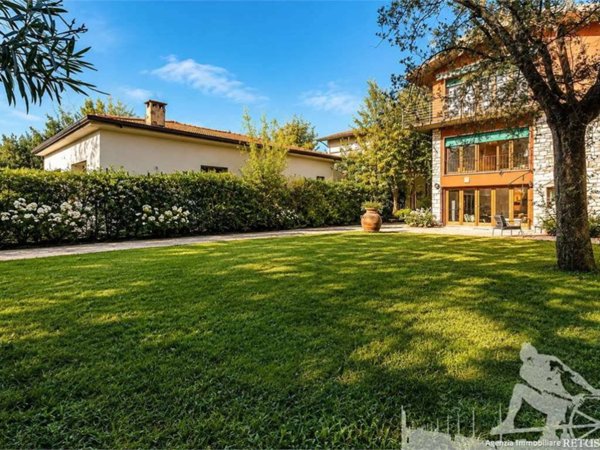casa indipendente in vendita a Forte dei Marmi in zona Vittoria Apuana