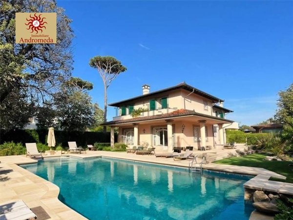 casa indipendente in vendita a Forte dei Marmi in zona Vaiana