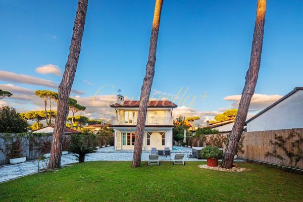 casa indipendente in vendita a Forte dei Marmi in zona Vittoria Apuana