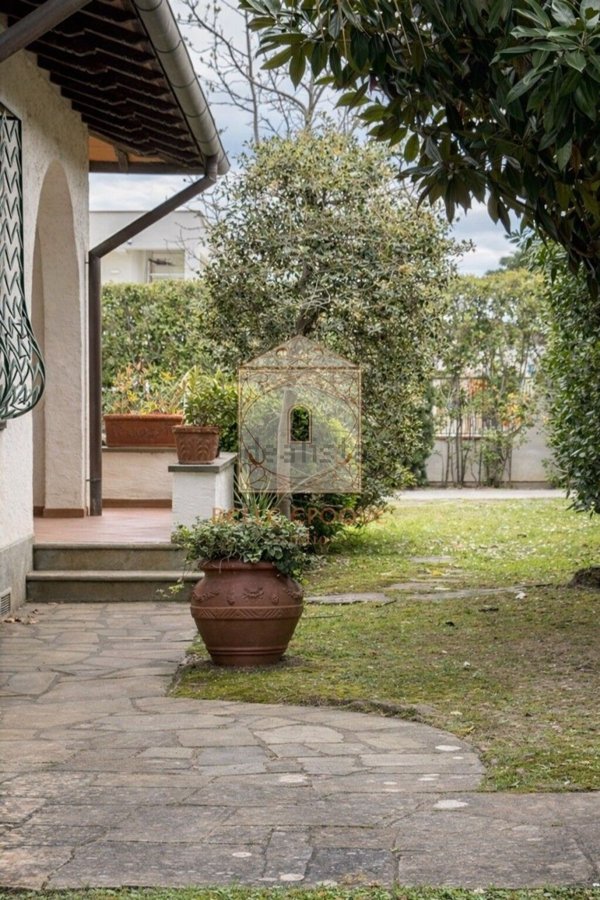 casa indipendente in vendita a Forte dei Marmi
