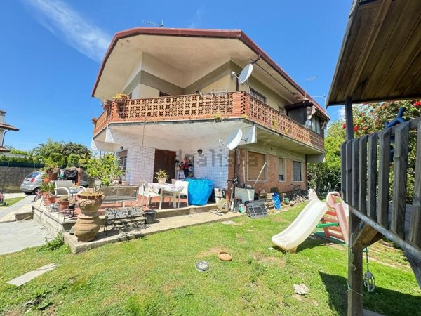 casa indipendente in vendita a Forte dei Marmi in zona Vittoria Apuana