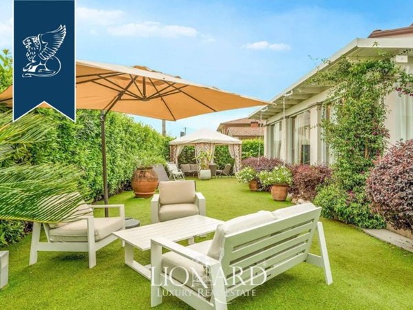 casa indipendente in vendita a Forte dei Marmi in zona Vaiana