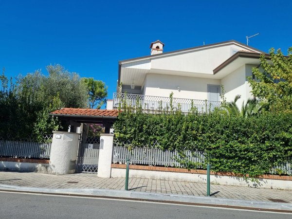 pentavano in vendita a Forte dei Marmi