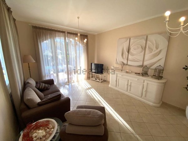 casa indipendente in vendita a Forte dei Marmi in zona Vittoria Apuana