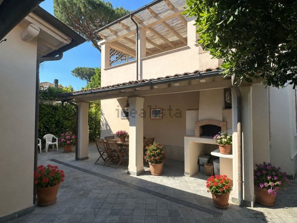 casa indipendente in vendita a Forte dei Marmi