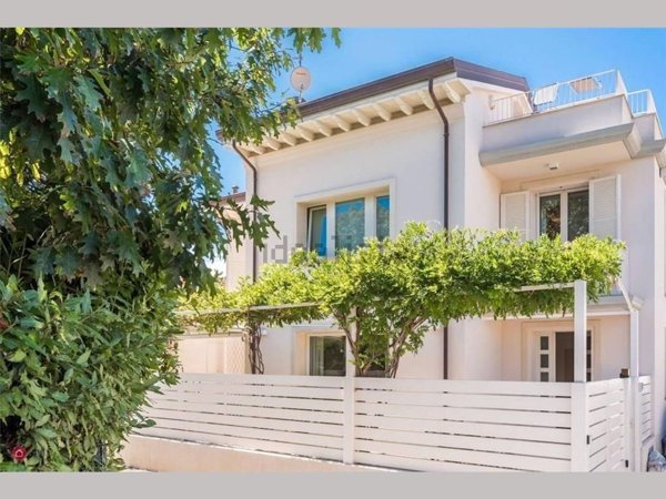 casa indipendente in vendita a Forte dei Marmi in zona Roma Imperiale