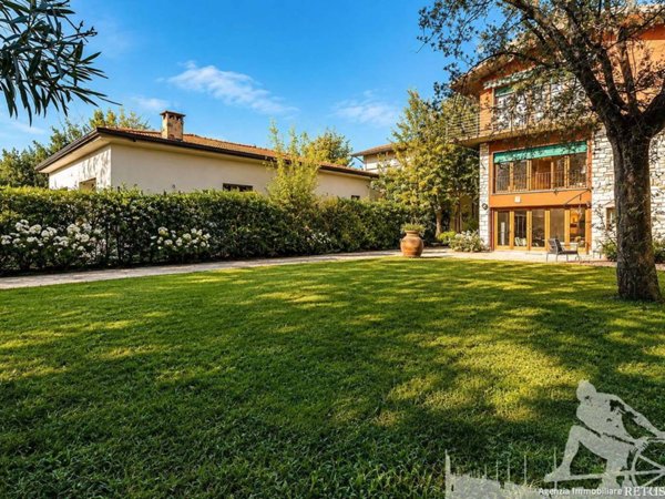 casa indipendente in vendita a Forte dei Marmi in zona Vittoria Apuana