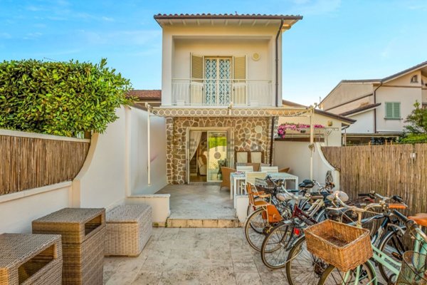 casa indipendente in vendita a Forte dei Marmi