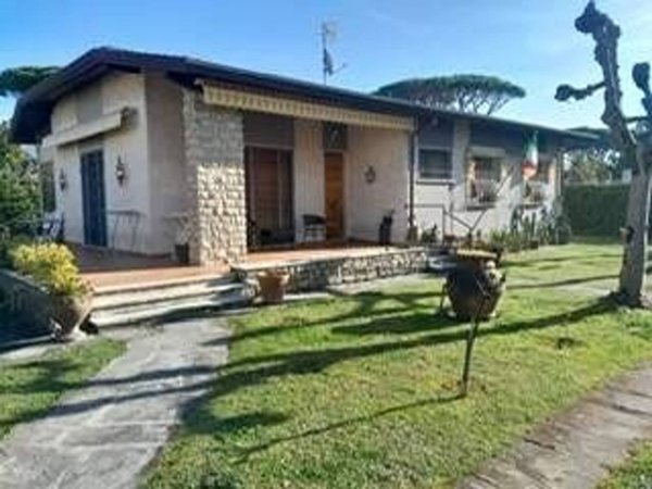 casa indipendente in vendita a Forte dei Marmi