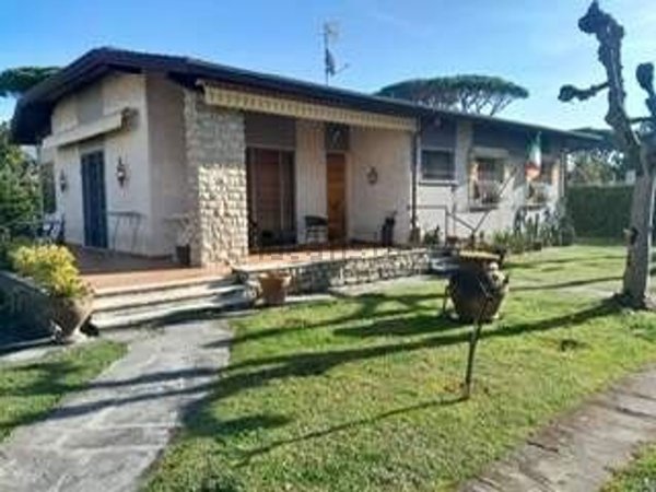 casa indipendente in vendita a Forte dei Marmi