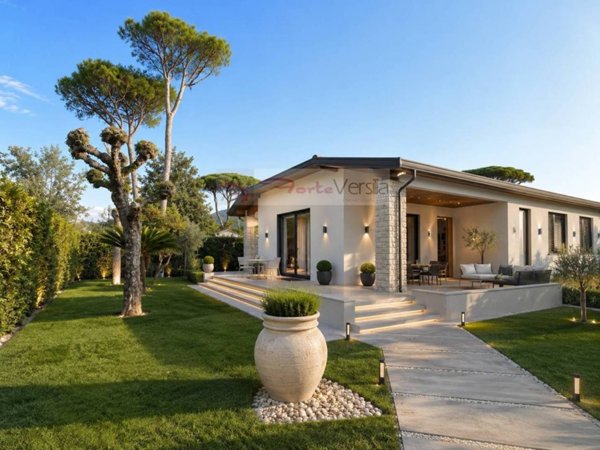 casa indipendente in vendita a Forte dei Marmi