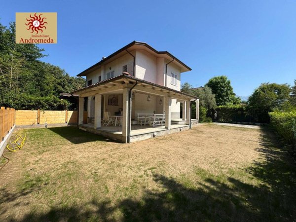 casa indipendente in vendita a Forte dei Marmi