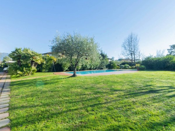 casa indipendente in vendita a Forte dei Marmi