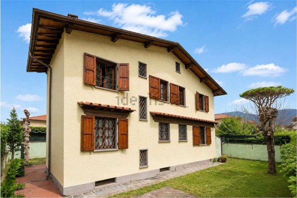 casa indipendente in vendita a Forte dei Marmi