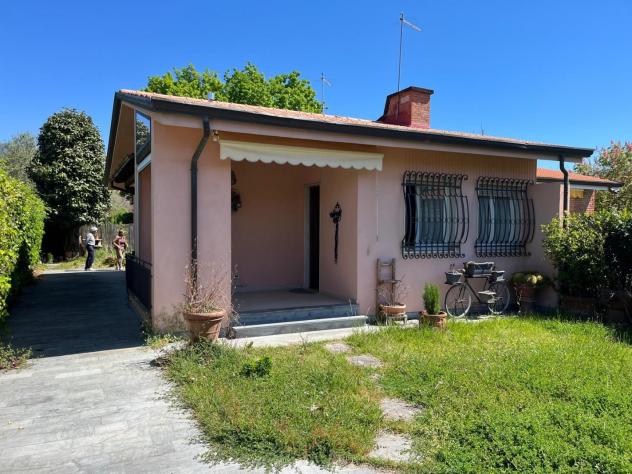 casa indipendente in vendita a Forte dei Marmi in zona Vittoria Apuana