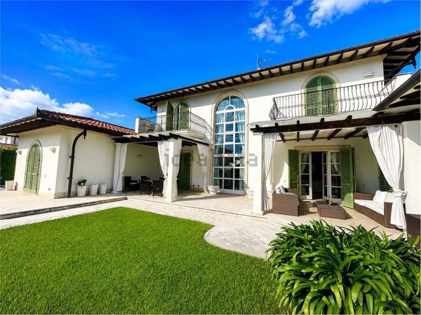 casa indipendente in vendita a Forte dei Marmi in zona Vittoria Apuana